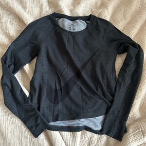 Women’s nike top